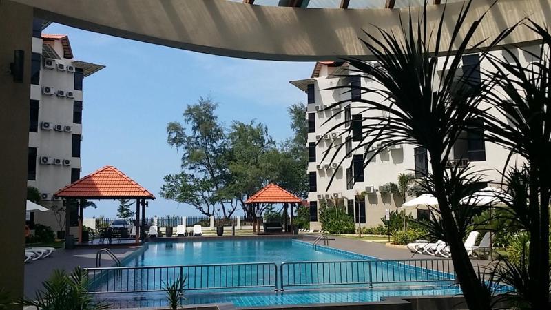 Samsuria Beach Apartment Resort Cherating Exterior foto